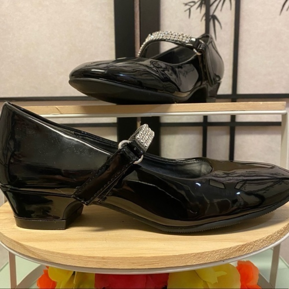 Girls heeled dress shoes